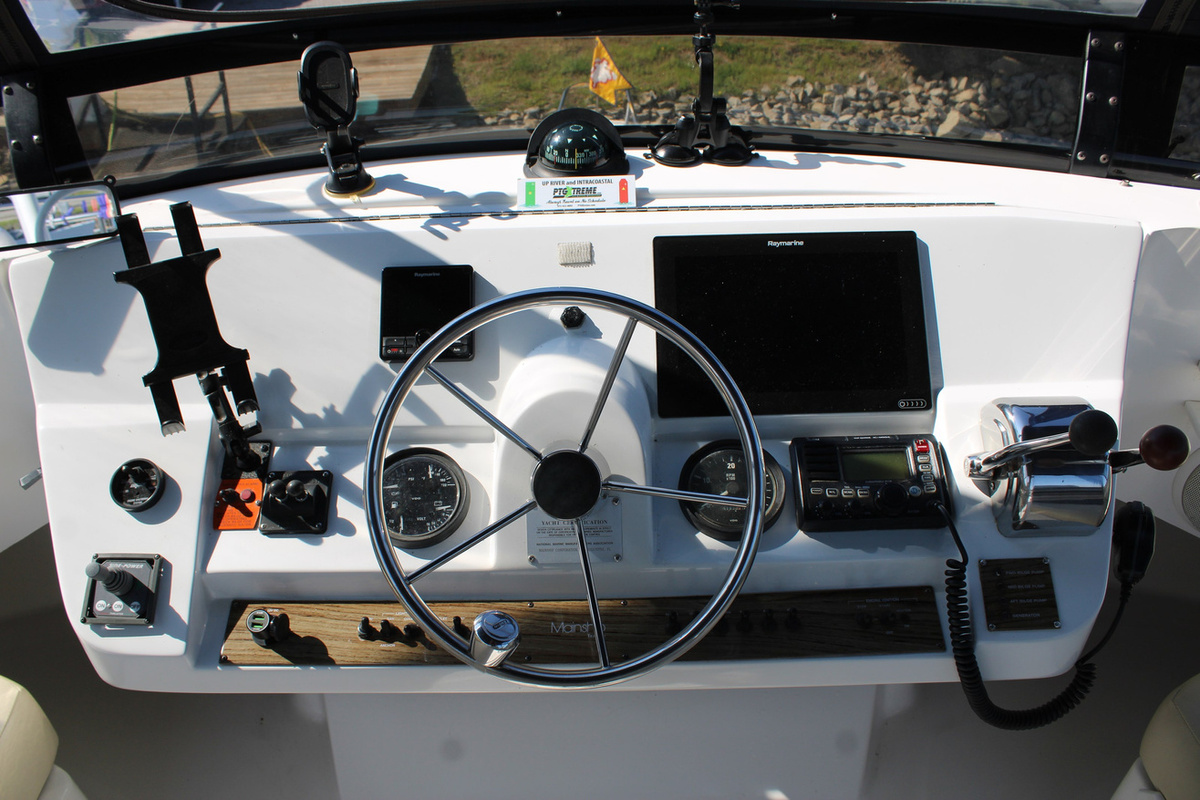 deck-flybridge-02-1B982.jpg