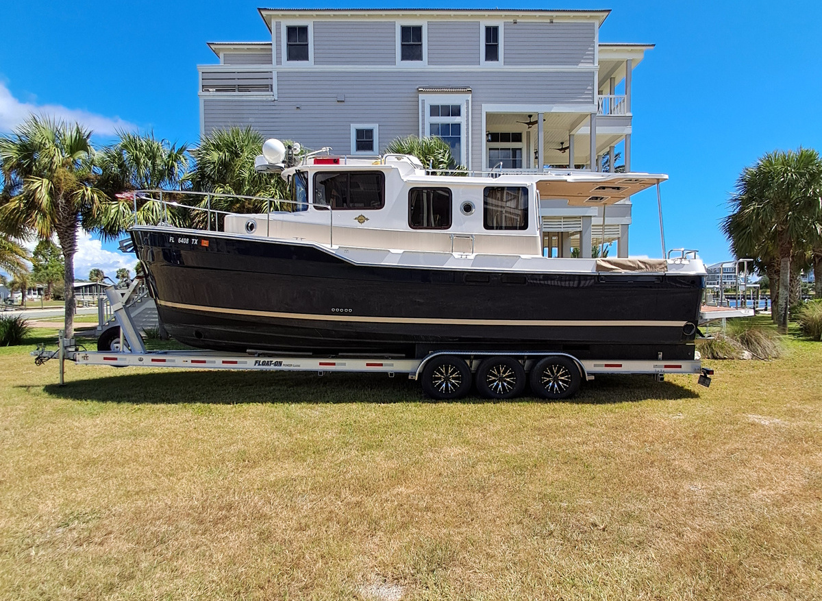 Image of 31' Ranger Tug Sedan Luxury Edition 