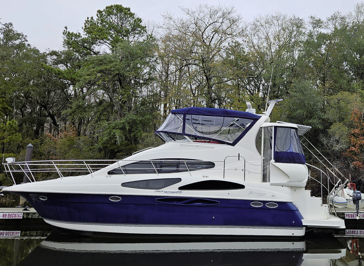 Image of 2006 Cruisers 385 Aft Cabin, Finished Loop, Starlink, LiFePO4 House Battery Bank 