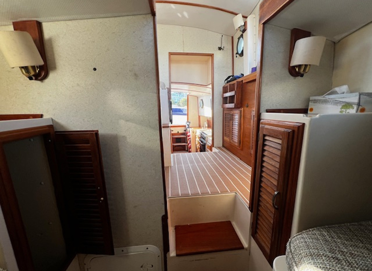 Willard-fwd-berth-looking-aft-BFEC1.jpg