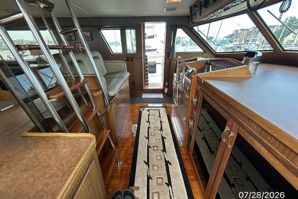 Material-Girl-45_-Hatteras-pilothouse-port-2646C.jpg