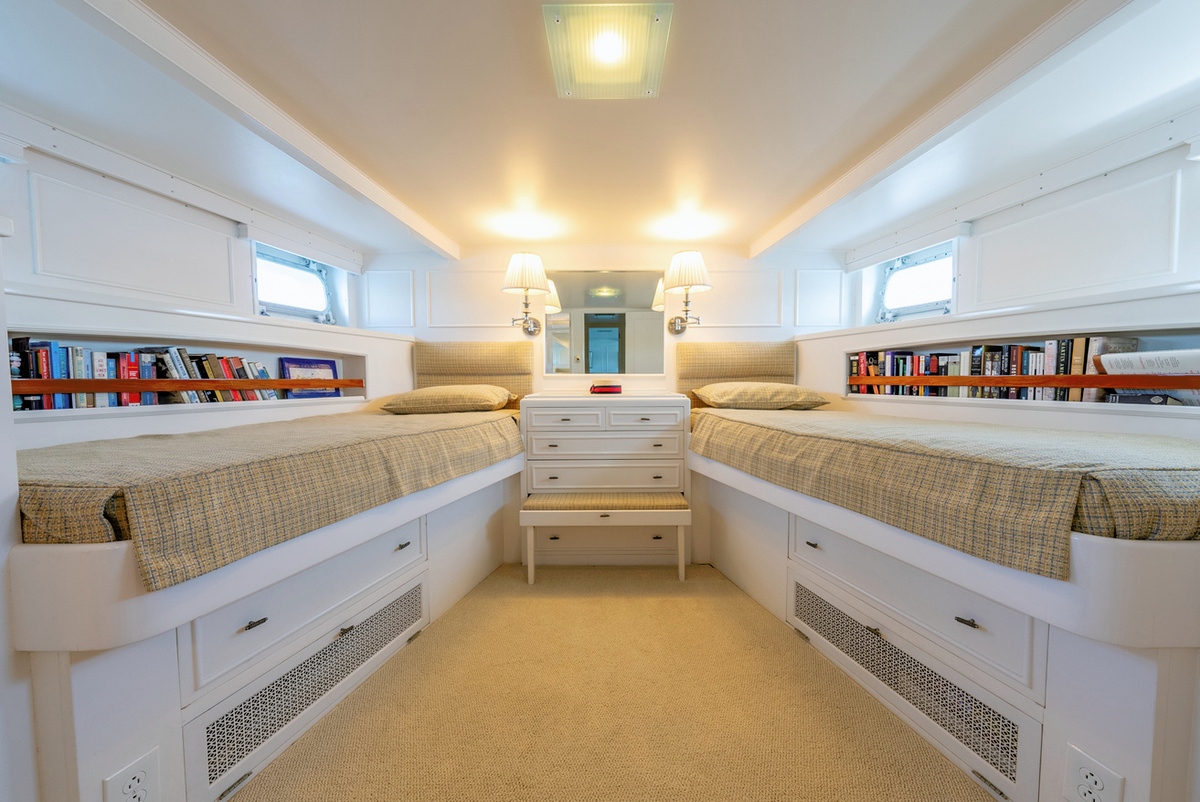 11-Guest-Stateroom-44EA6.jpg