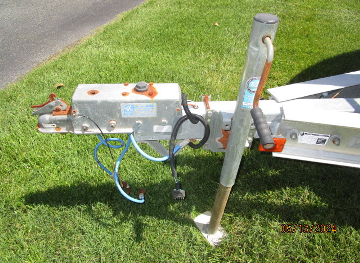 22_ Grady-White trailer hitch1 5-13-24.JPG