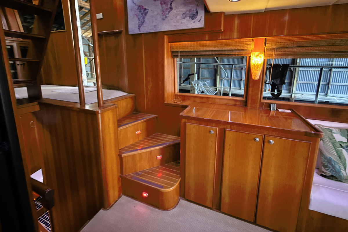 9-Pilothouse-steps-1EB29.jpeg
