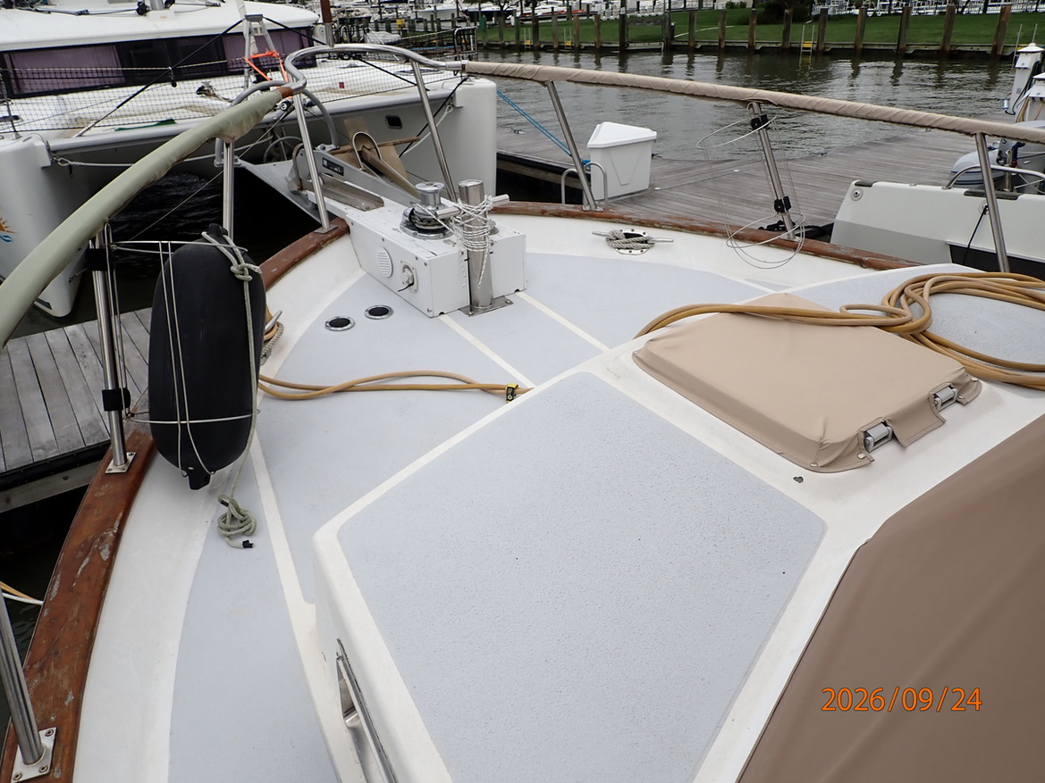 Dragonfly-foredeck2-9-24-26-88379.JPG
