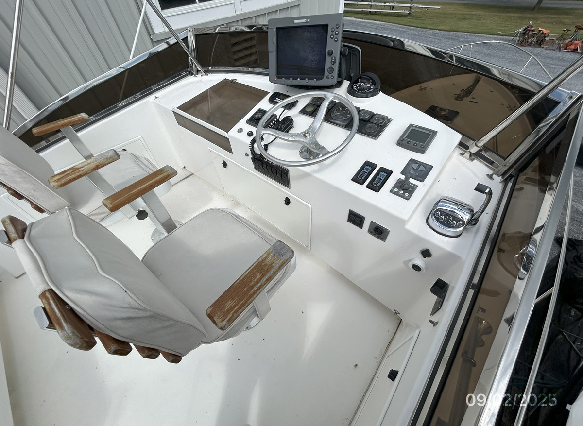 Ping-flybridge-helm-hr1-9-2-25-A42D9.jpg
