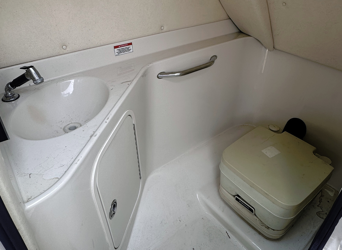 1012 Sea Ray 260.JPG