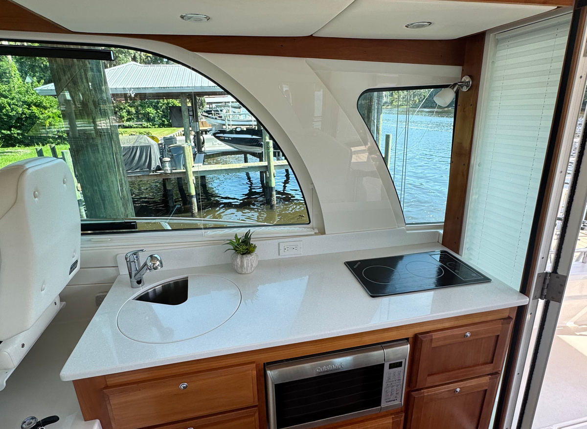 7-Galley-01-B119E.jpg