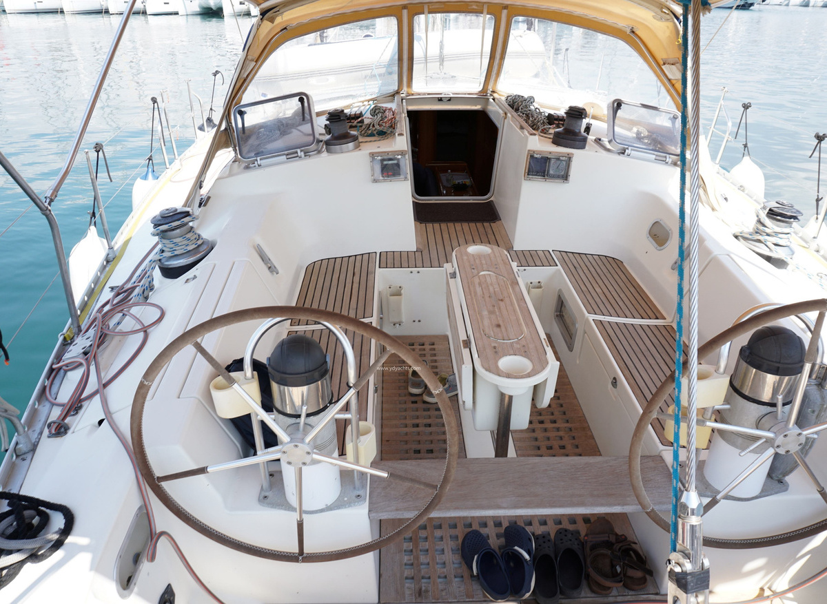 1051 Snowmane Cockpit.jpg