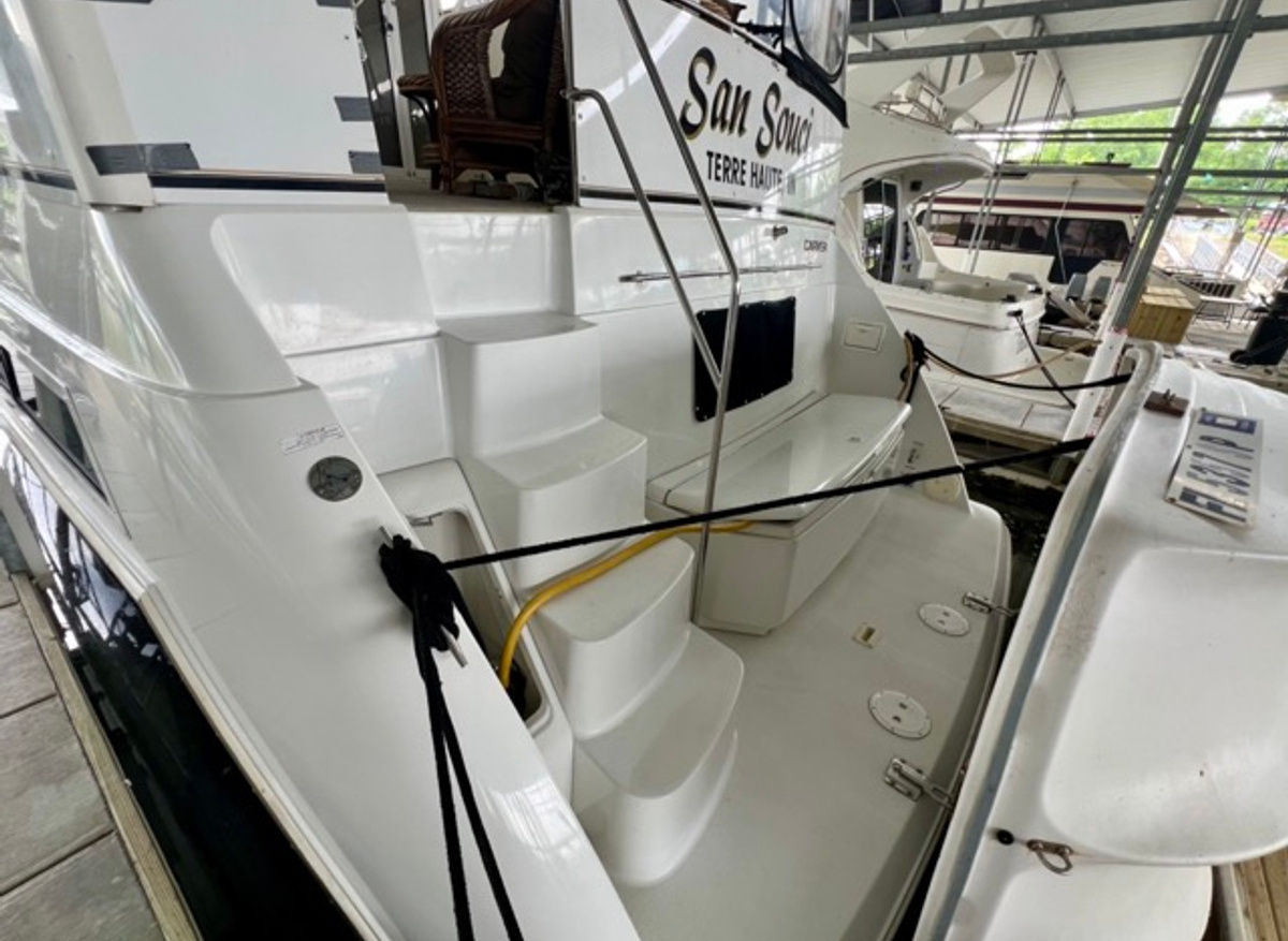 8 San Souci 1998 Carver 405  Stern View 1 Medium.jpeg