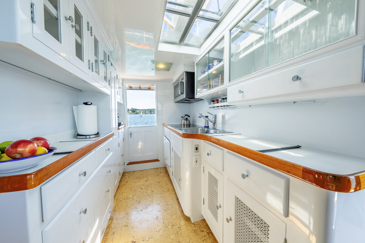 5-Galley-950A1.jpg