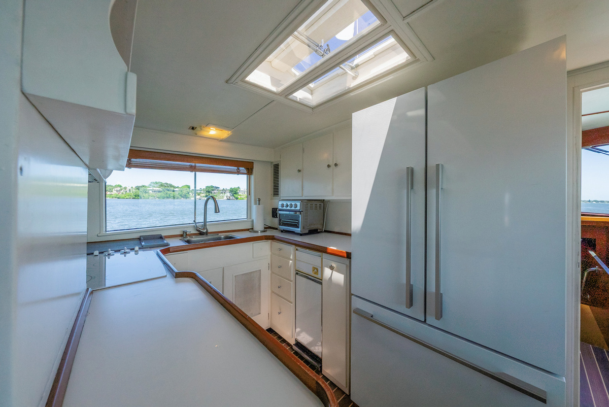 6-Galley-76C3E.jpg