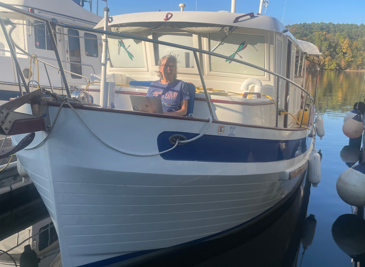 Image of For Sale: 1984 Sundowner 30' Tug - 