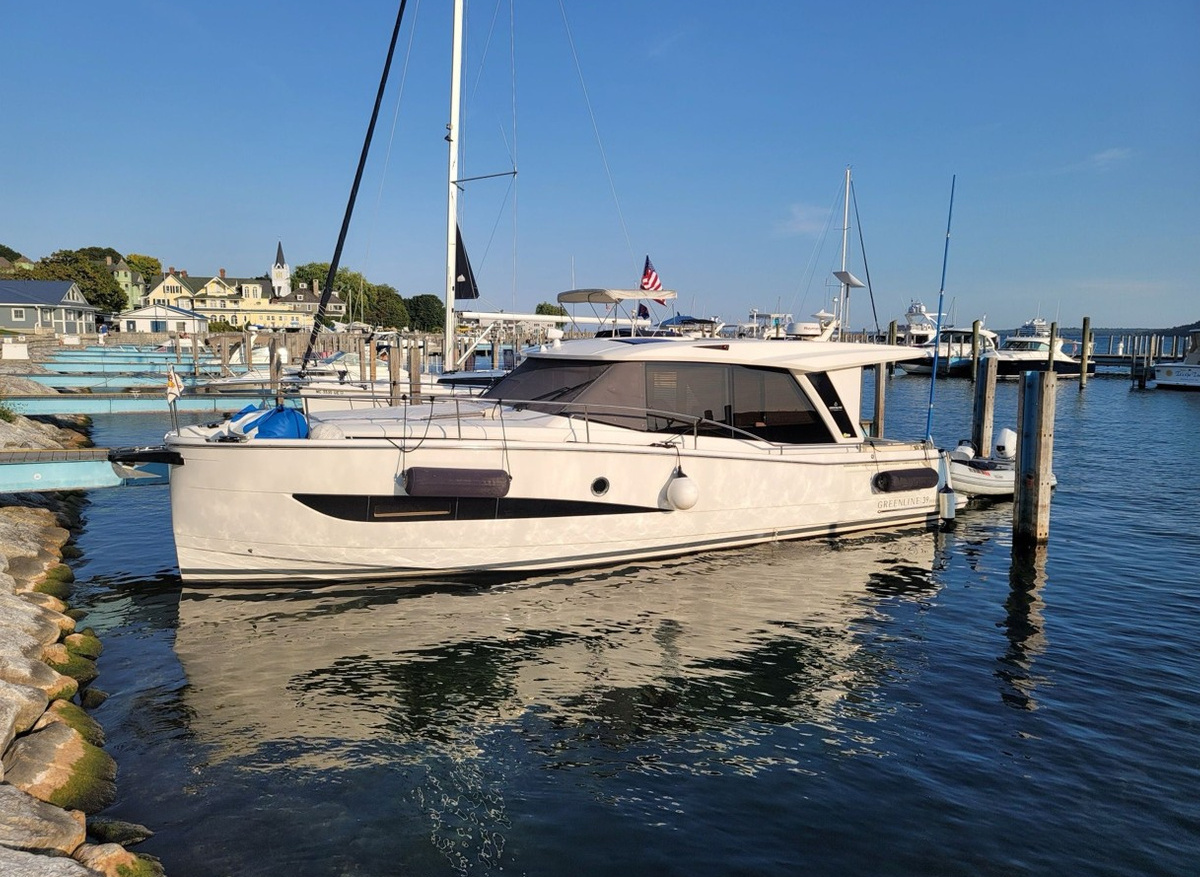 Image of 2021 Greenline 39 Hybrid 