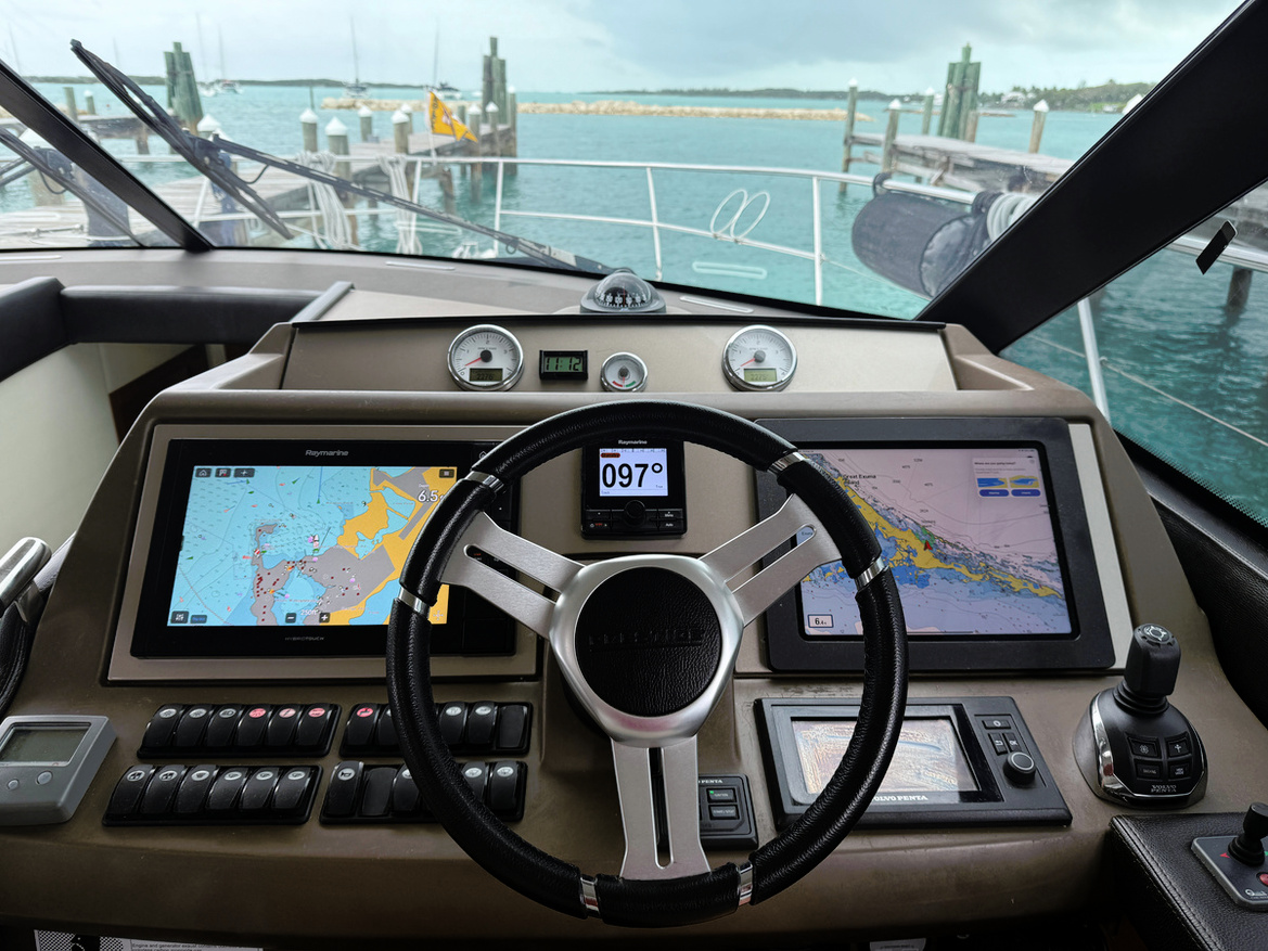 Ship-Faced-Salon-Helm-5EB82.JPG
