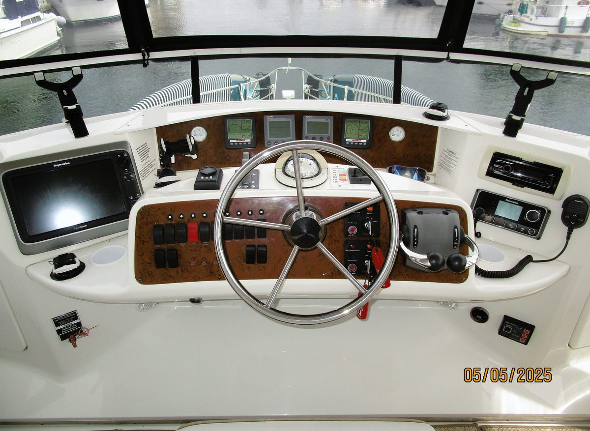 WGT flybridge helm3 5-5-25.JPG
