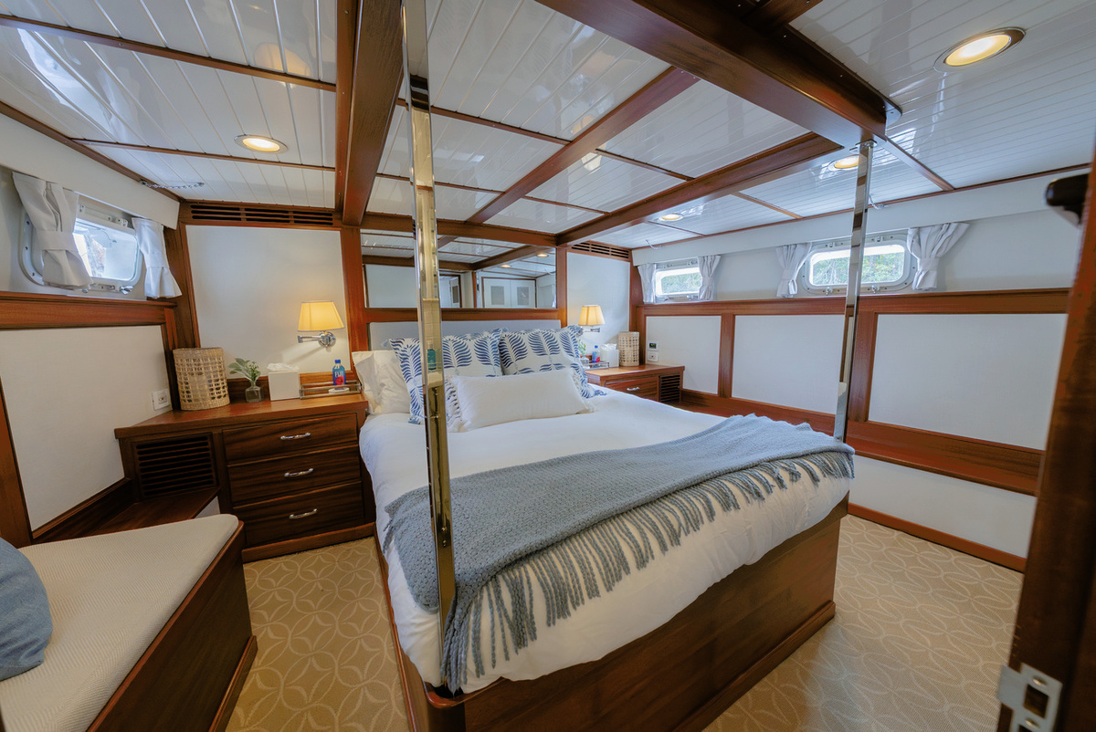9-owners-stateroom-1C5BE.jpg