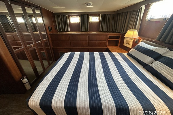 Material-Girl-45_-Hatteras-master-stateroom-starboard-B271F.jpg