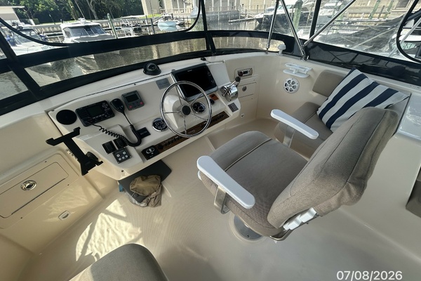 40_-Wasted-Away-Again-flybridge-helm-2-5A874.jpg