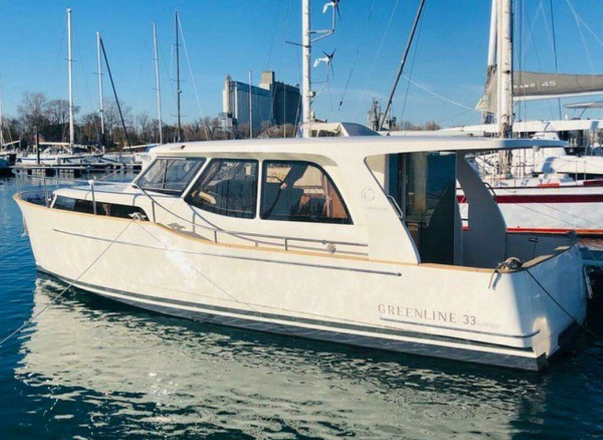 Image of 2019 Greenline 33 Hybrid 