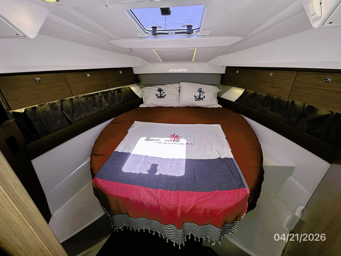 JennaDi-master-stateroom-hr1-4-21-26-70E0C.jpg