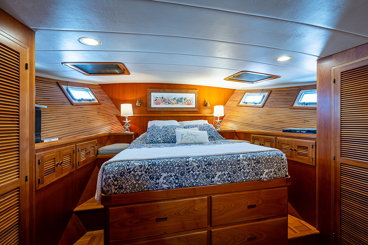 16-58_kadey_krogen_gandolf_forward_stateroom_2-CEC6D.jpg