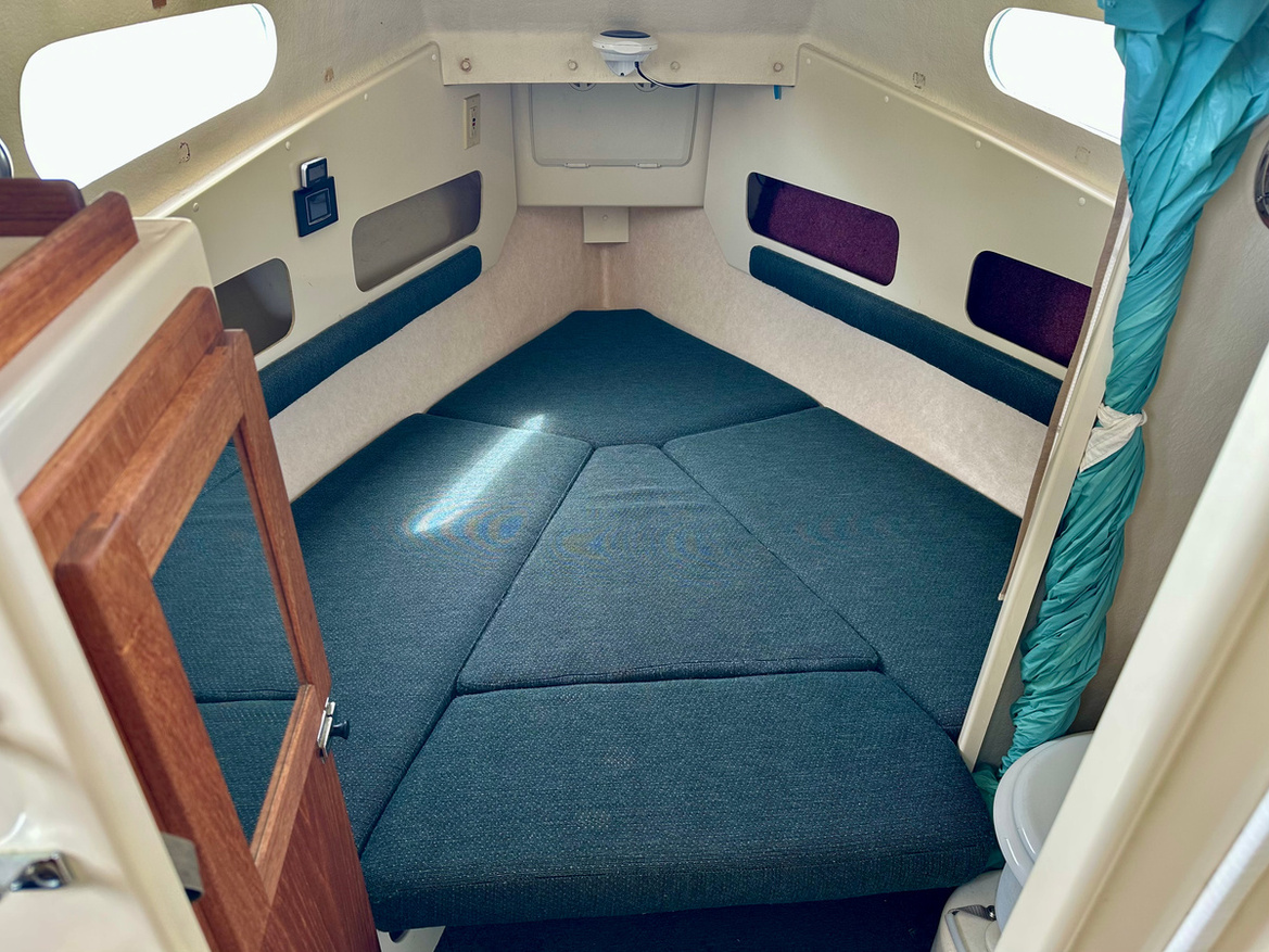 Bow-Berth-Bed-B3E0C.jpeg