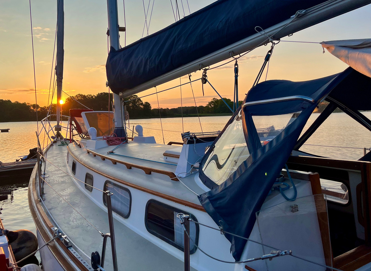 Lilly Pearl foredeck hr1.jpg