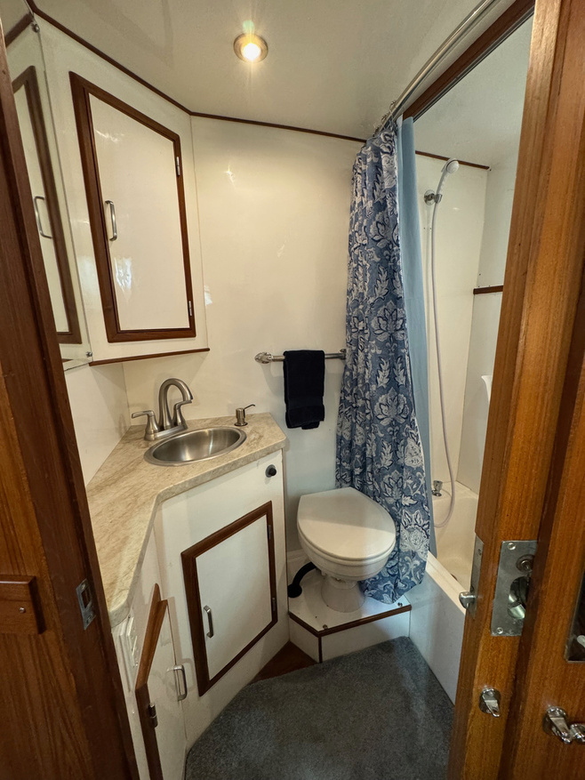 Master-Bathroom_1-30CB1.jpeg