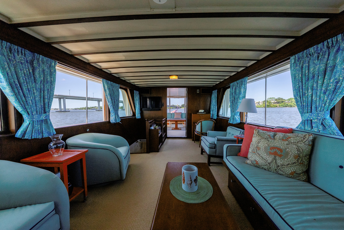 3-Salon-Aft-View-1B4B6.jpg