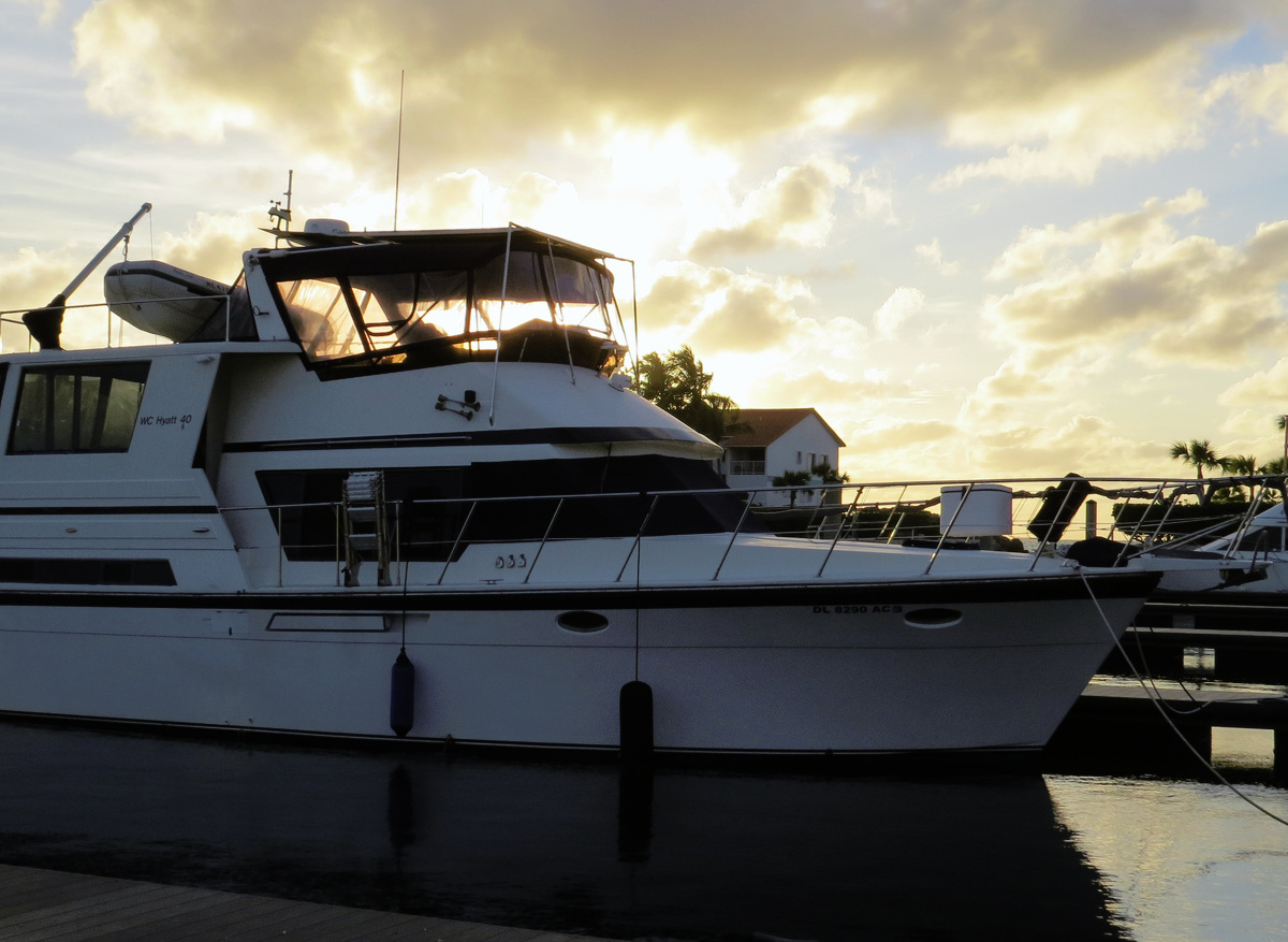 Image of 1989 Hyatt 40 Sundeck – Classic Double Cabin Motor Yacht