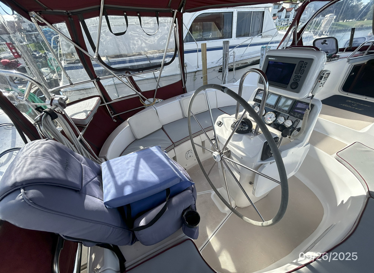 Red-Sky-cockpit-helm-hr2-9-26-25-C68DE.jpg