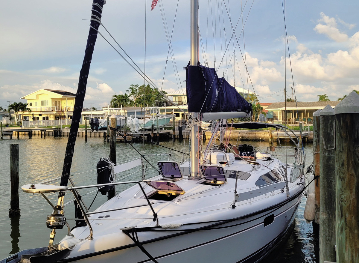 Image of 37' Hunter  1997 - 