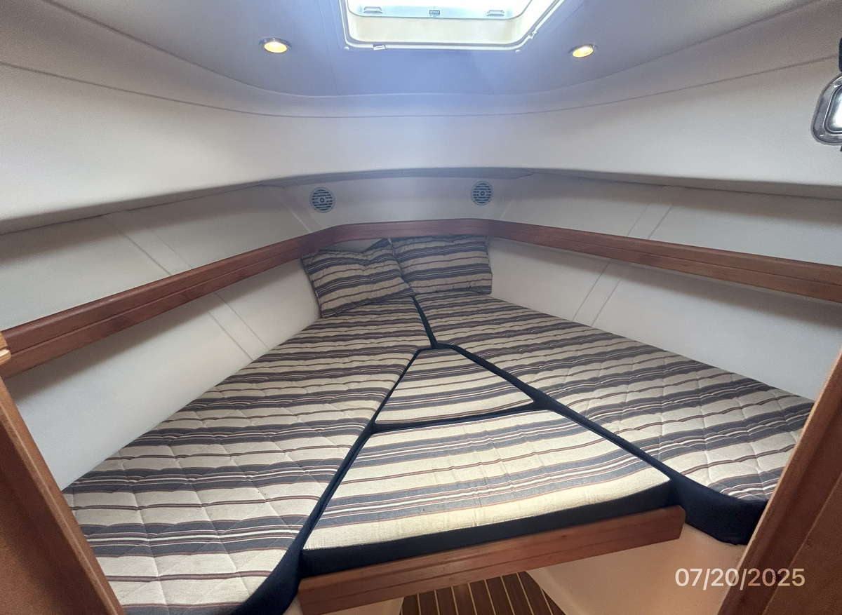 Ragtop-Lady-stateroom-hr1-7-20-25-D8AF1.jpg