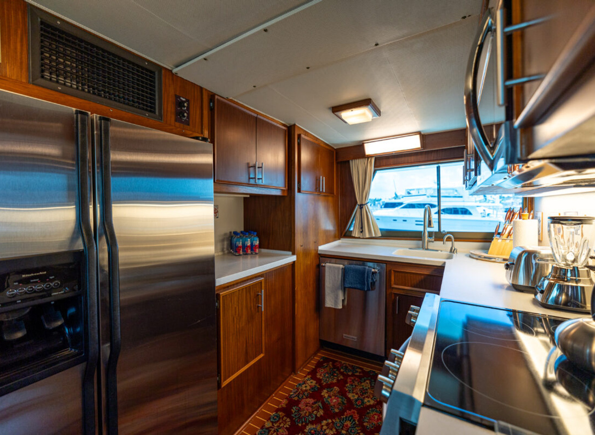 6-Galley-9B190.jpg