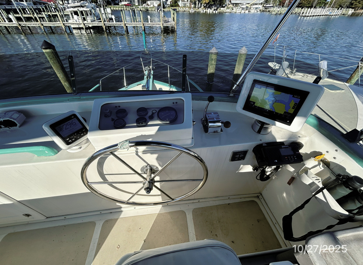Altamira-flybridge-helm-hr2-10-27-25-8FAC6.jpg