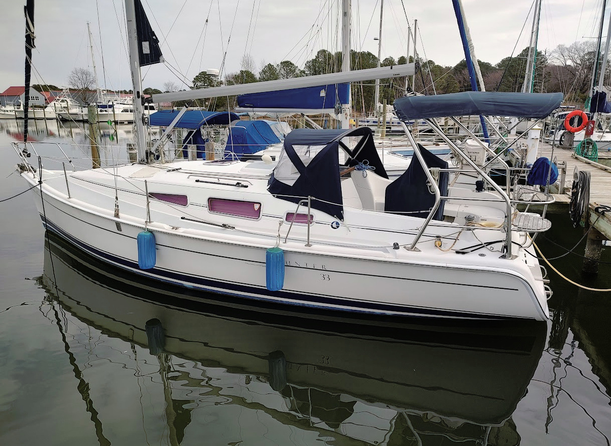 Image of 2004 Hunter 33'  