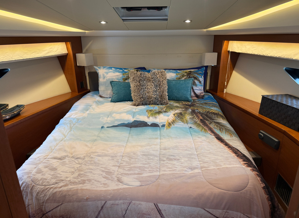 Ship-Faced-VIP-Cabin-FD6FD.JPG