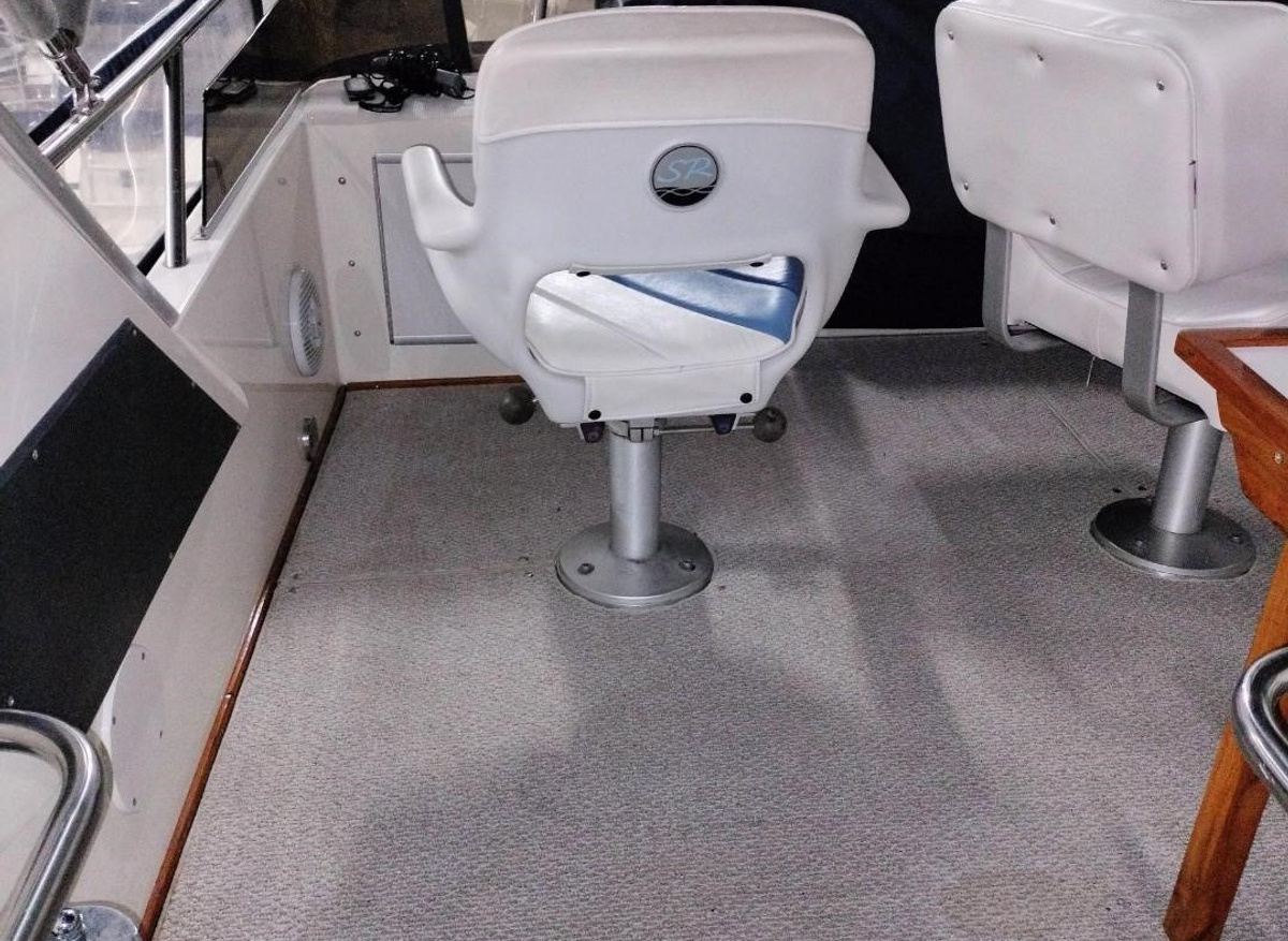Bridge first mate seat.jpg