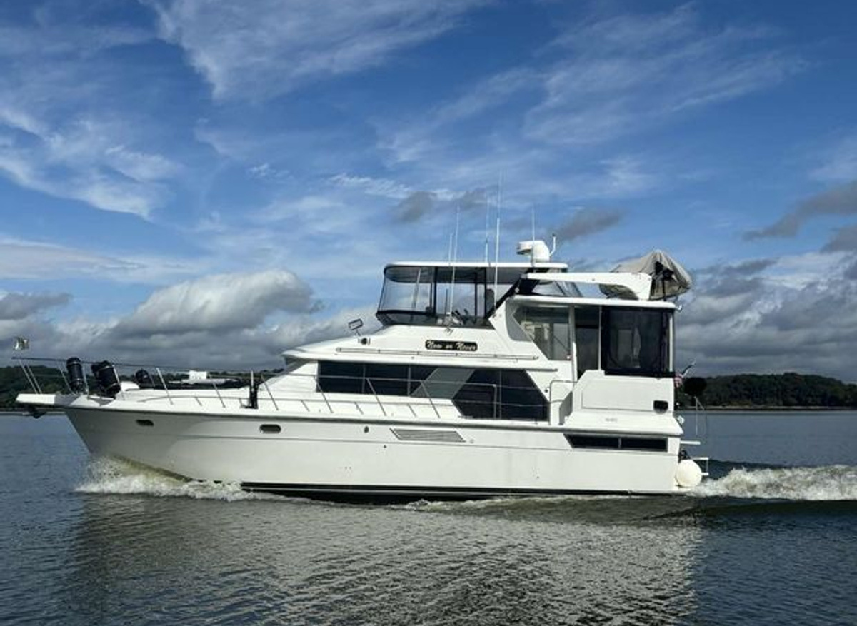 Image of 1995 Carver 440 Aft Cabin Motoryacht
