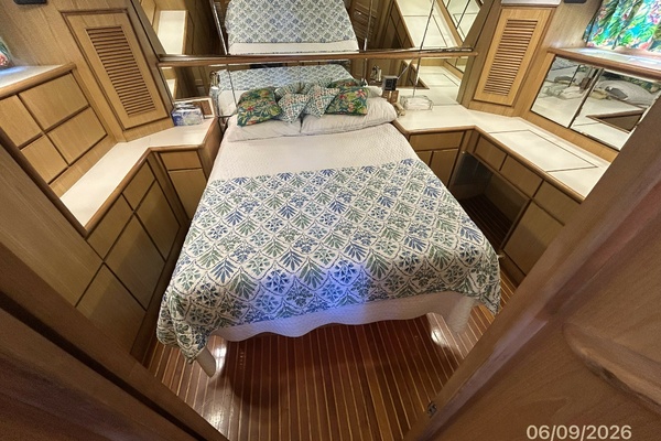 44_-High-Tech-Master-Stateroom-3DA5E.jpg