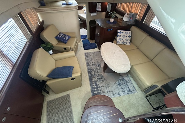40_-Sea-Ray-salon-forward-FFBCD.jpg