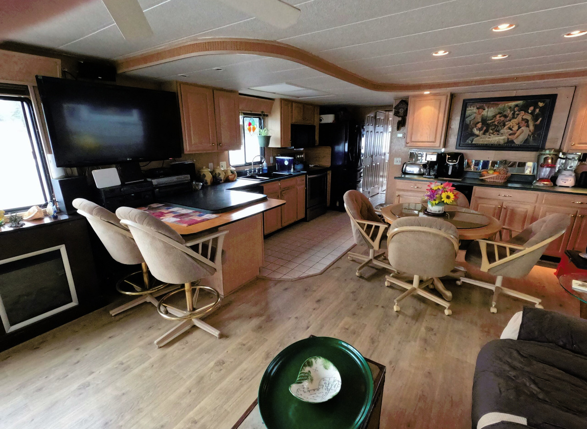 galley.jpg 14