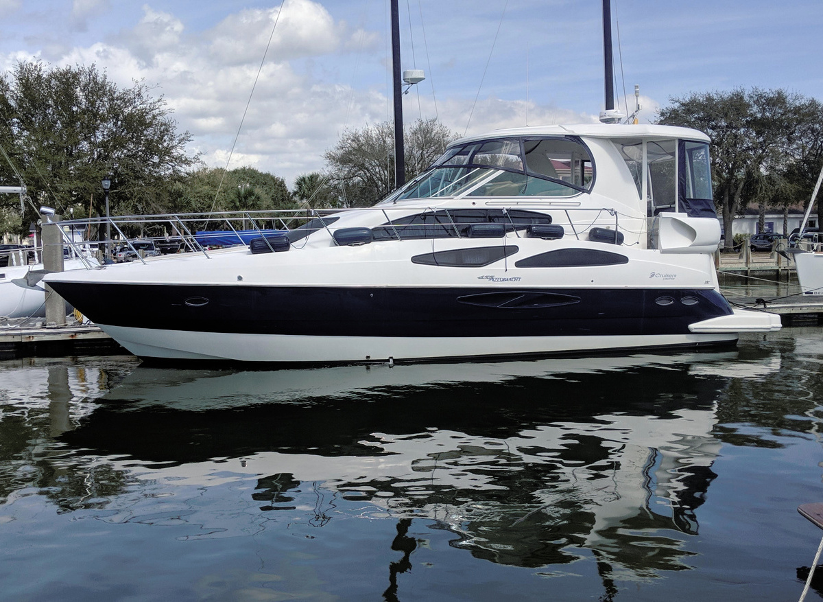 Image of 2005 Cruisers Yachts 455 Express Motoryacht