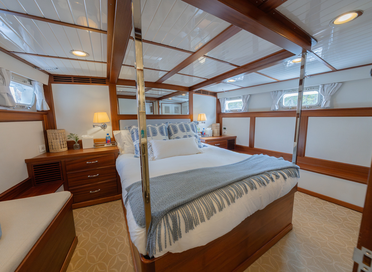 9-owners-stateroom-79896.jpg