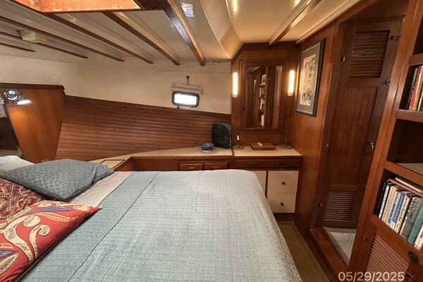 36_-Kadey-Krogen-stateroom-starboard-AA19D.jpg