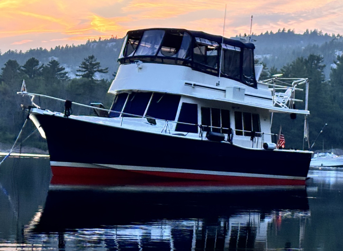 Image of 2005 Mainship 400 