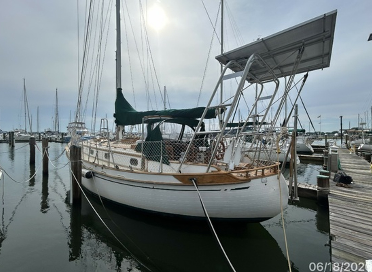 Image of 37' 1983 Tayana Cutter - Three Little Birds