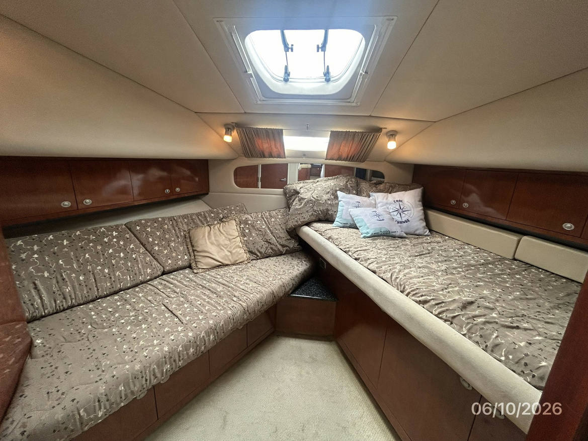 39_-Sea-Ray-Guest-Stateroom-69A7F.jpg