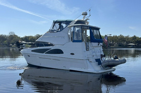 Image of 2005 Carver 366 MY 